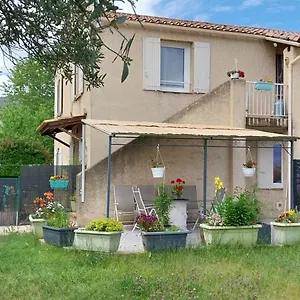 https://appartement-de-50m-de-dessou-de-villa-confortable-et.fr-provencehotel.com